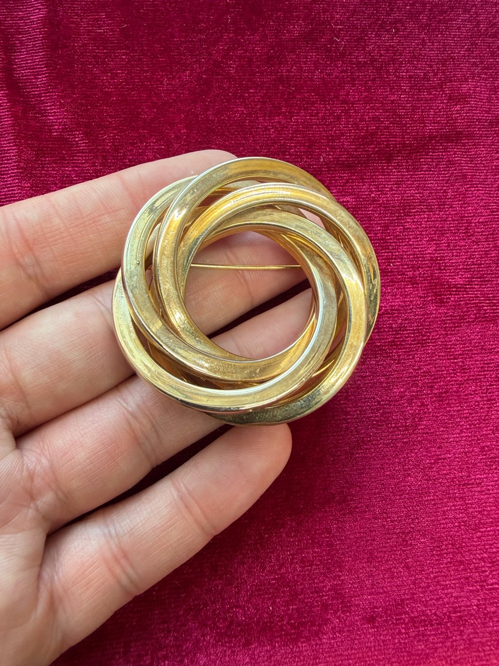 Vintage Kramer of New York Gold Tone Interlocking circle Brooch